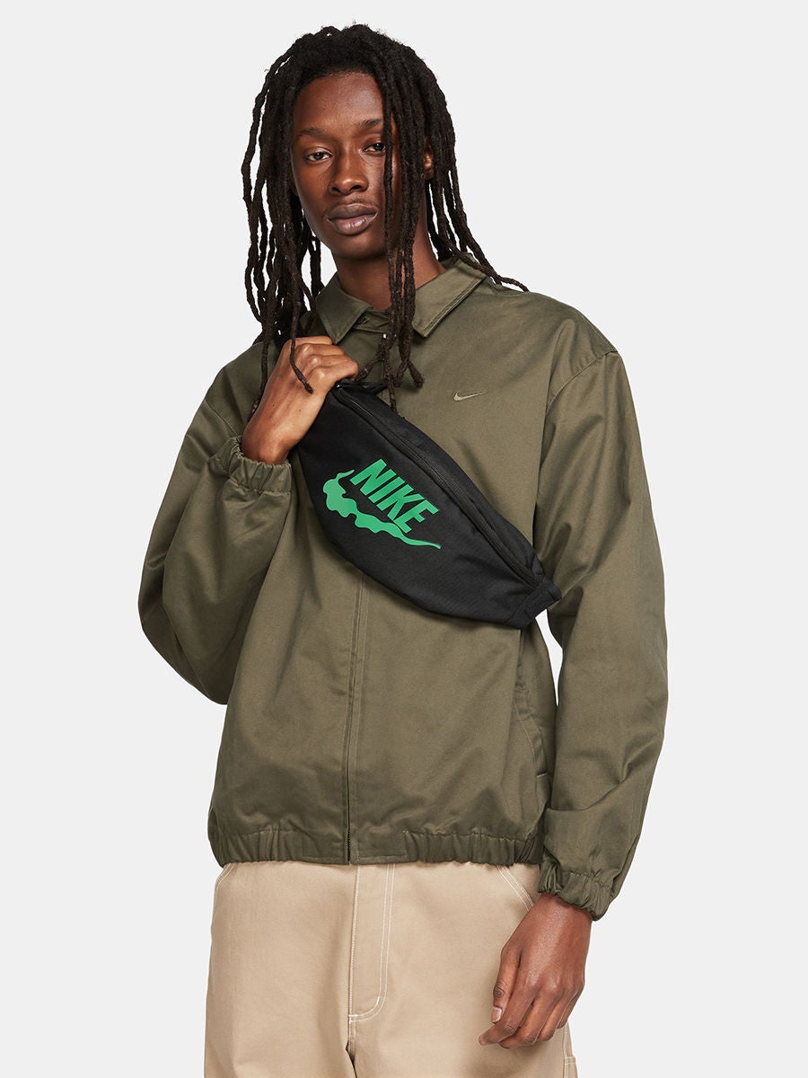 Nike windbreaker 2024 fanny pack