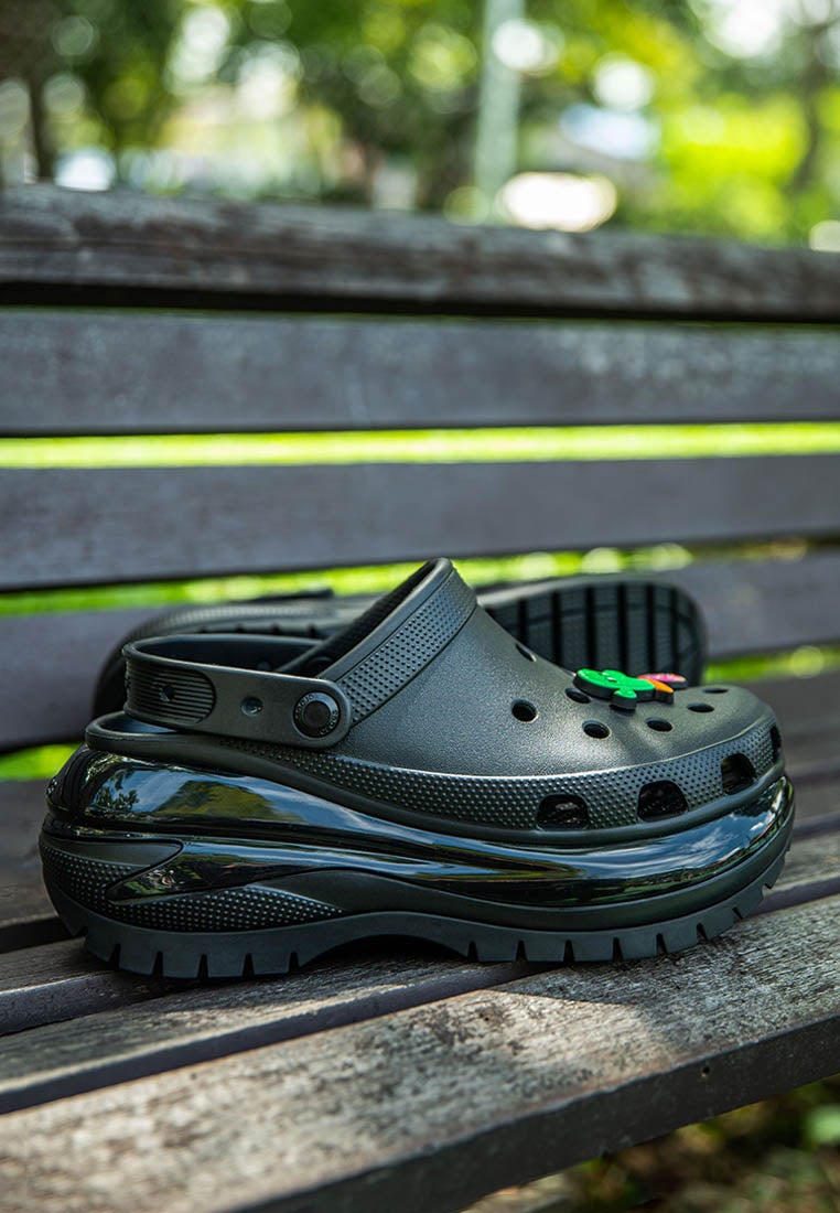 Discounted best sale crocs shoes