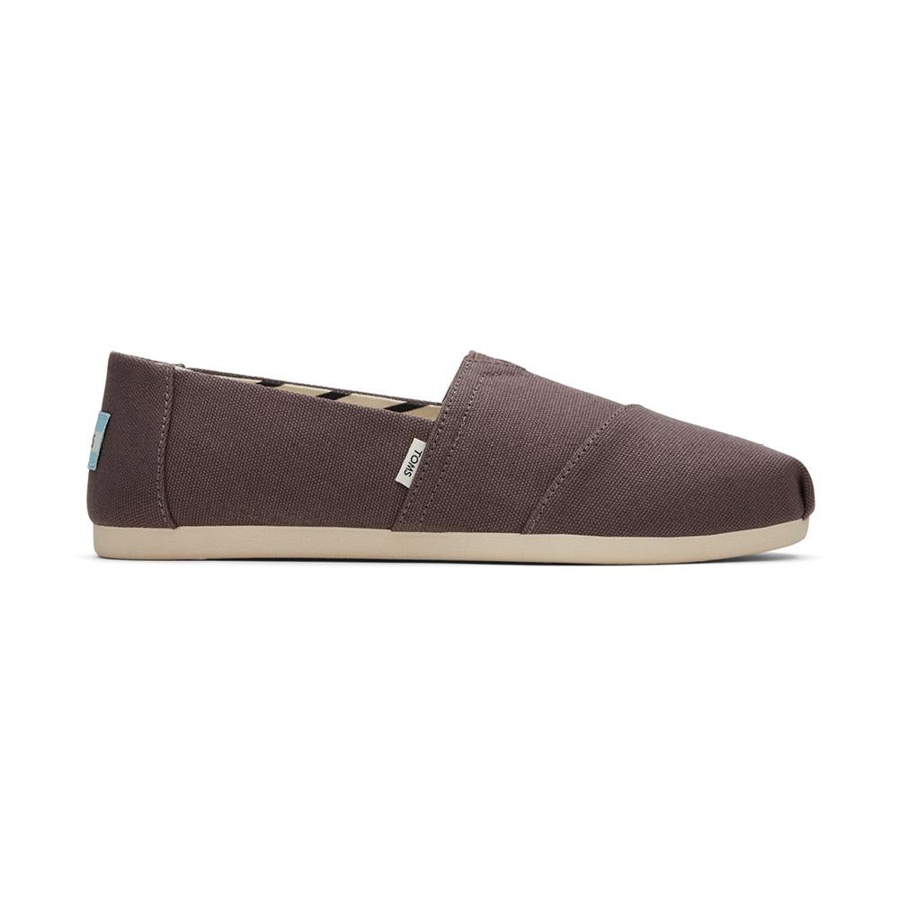 Toms seasonal classic slip clearance on