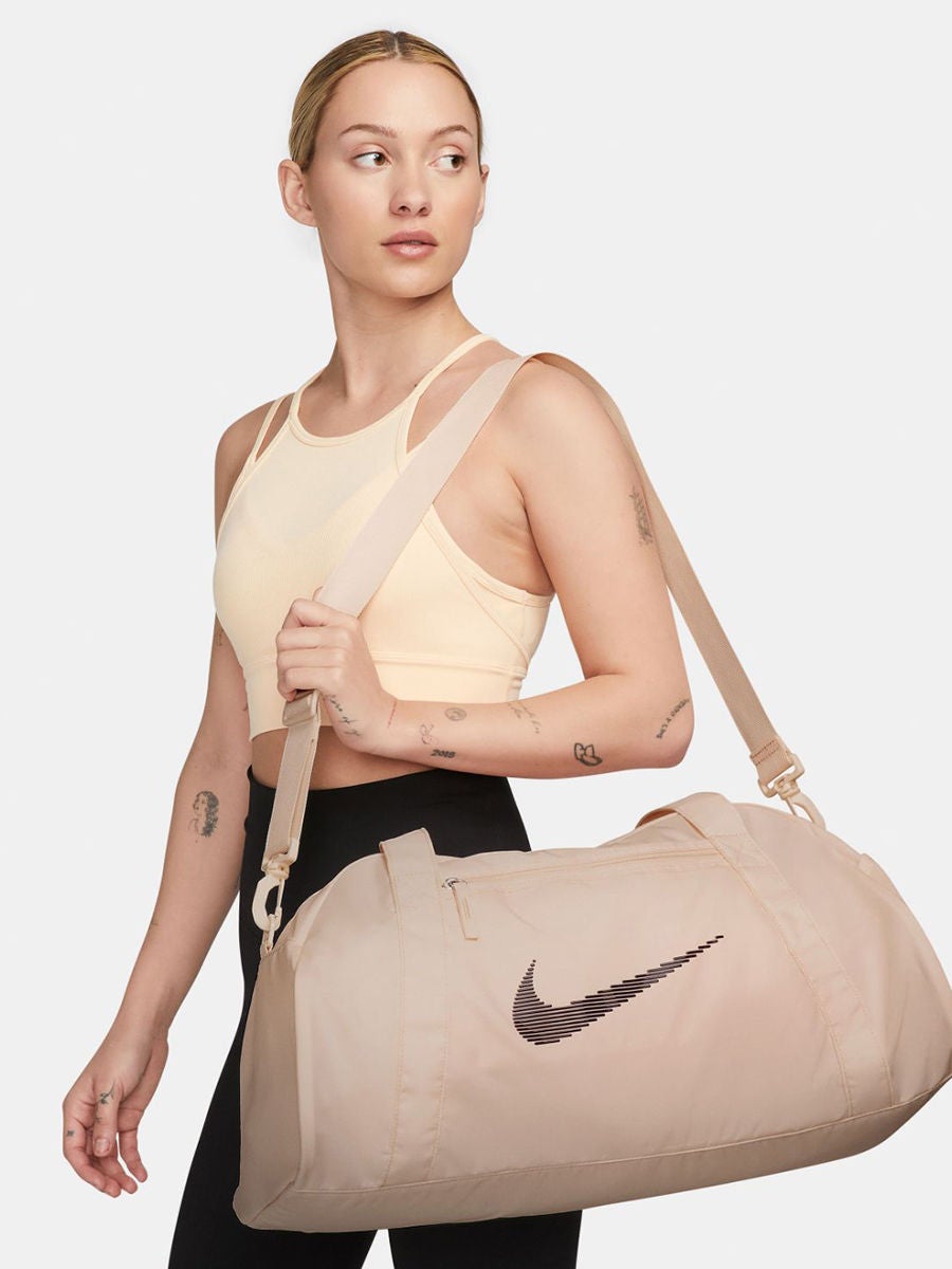 Nike girl hotsell duffle bag