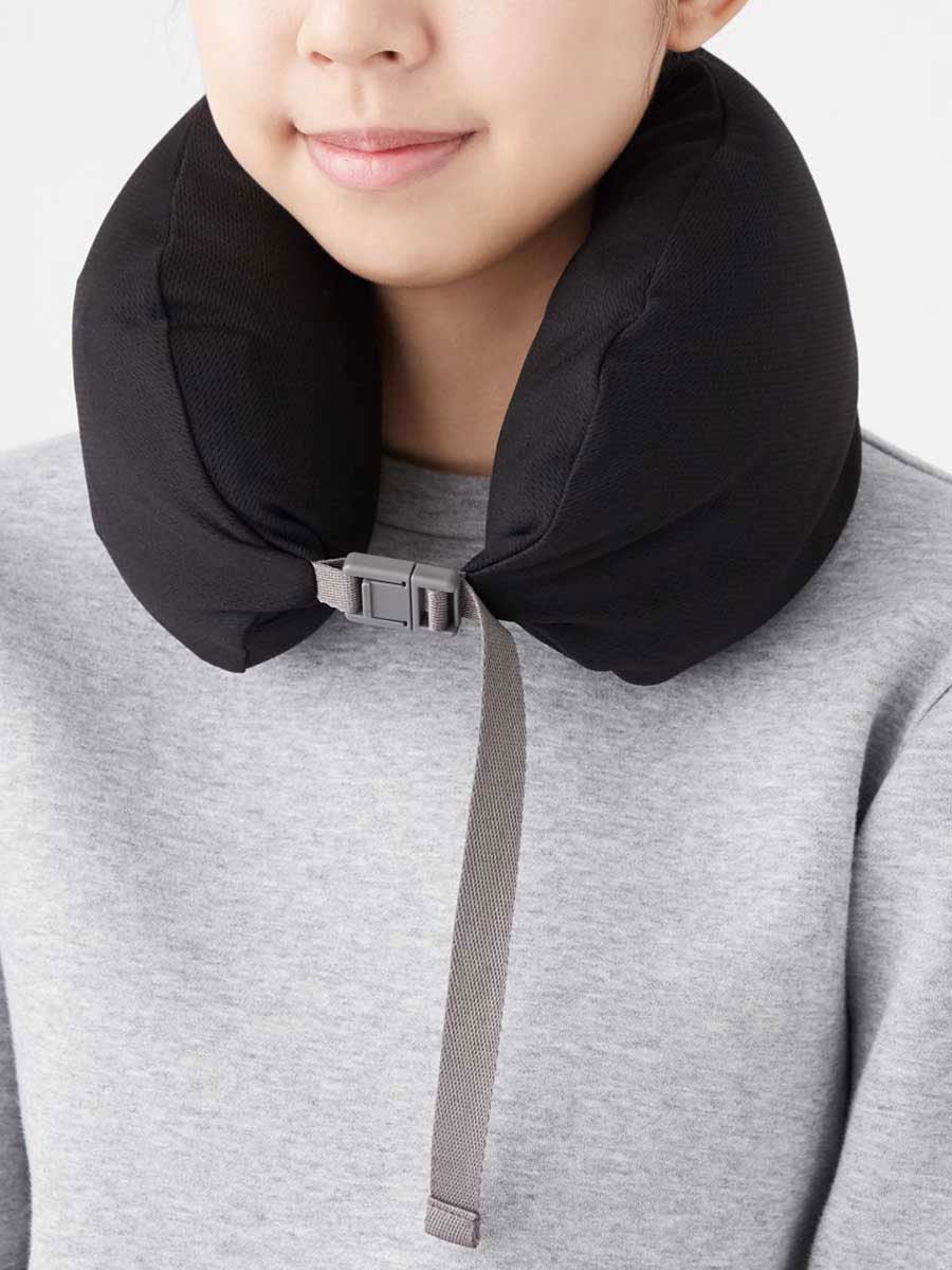 Roll up outlet neck pillow muji