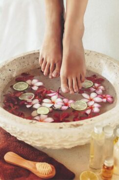 6 Honey and Lemon Foot Bath