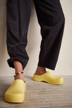 RUBBER CLOGS