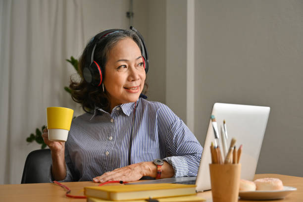 mom with headphone