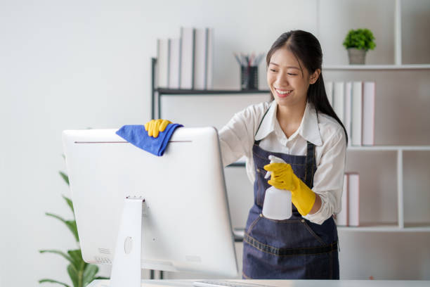 women-cleaning-2